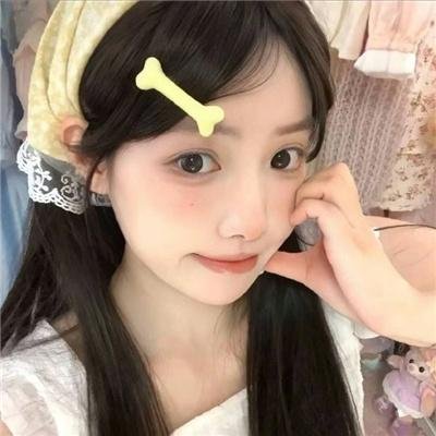模仿女孩